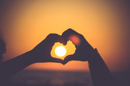 hartje zonsondergang handen avond liefde 04 08 2015 Mayur Gala.jpg